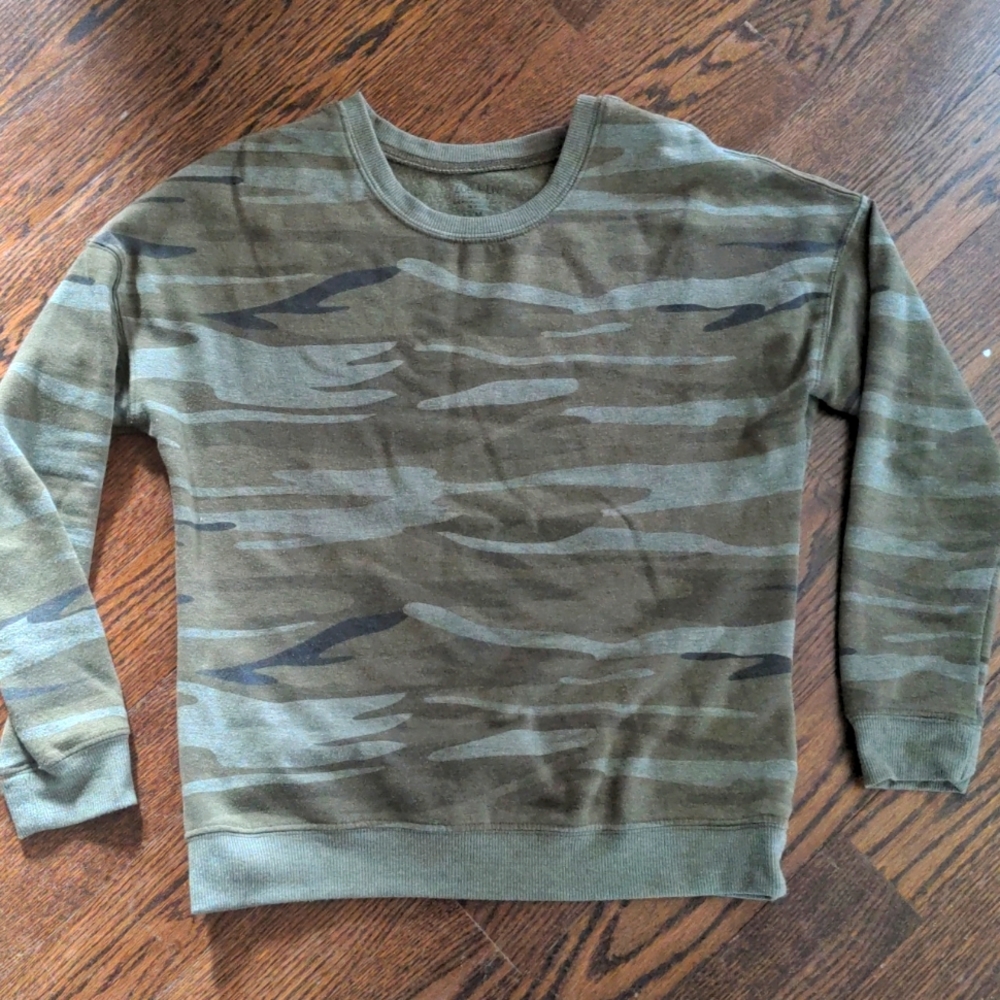 Crewneck camo sweatshirt